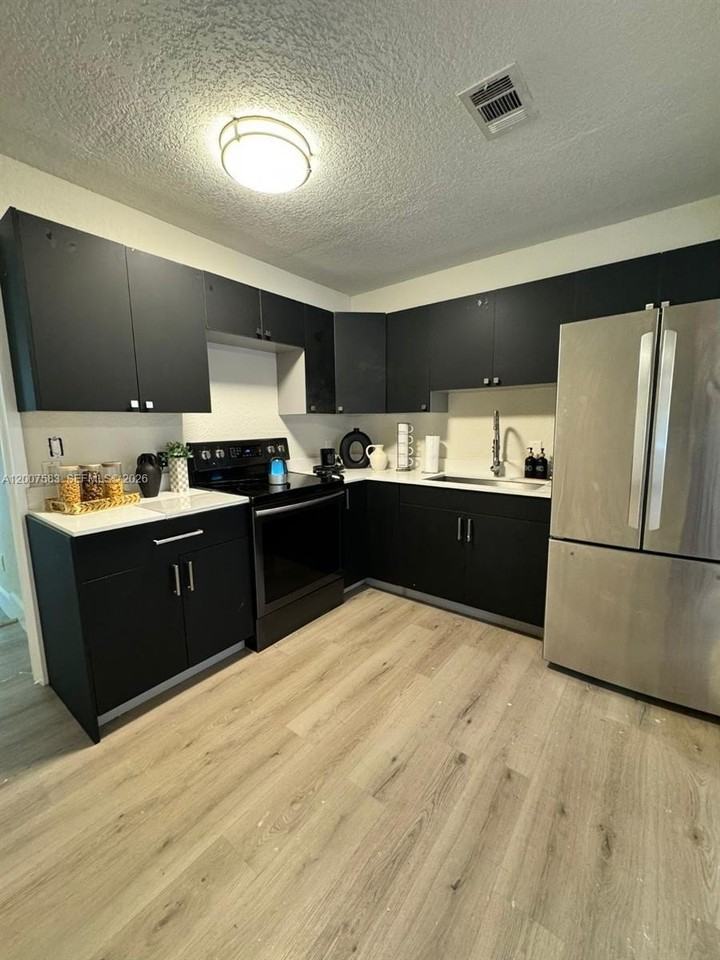 1865 Nw 45th St #1 - Photo 5 of 11