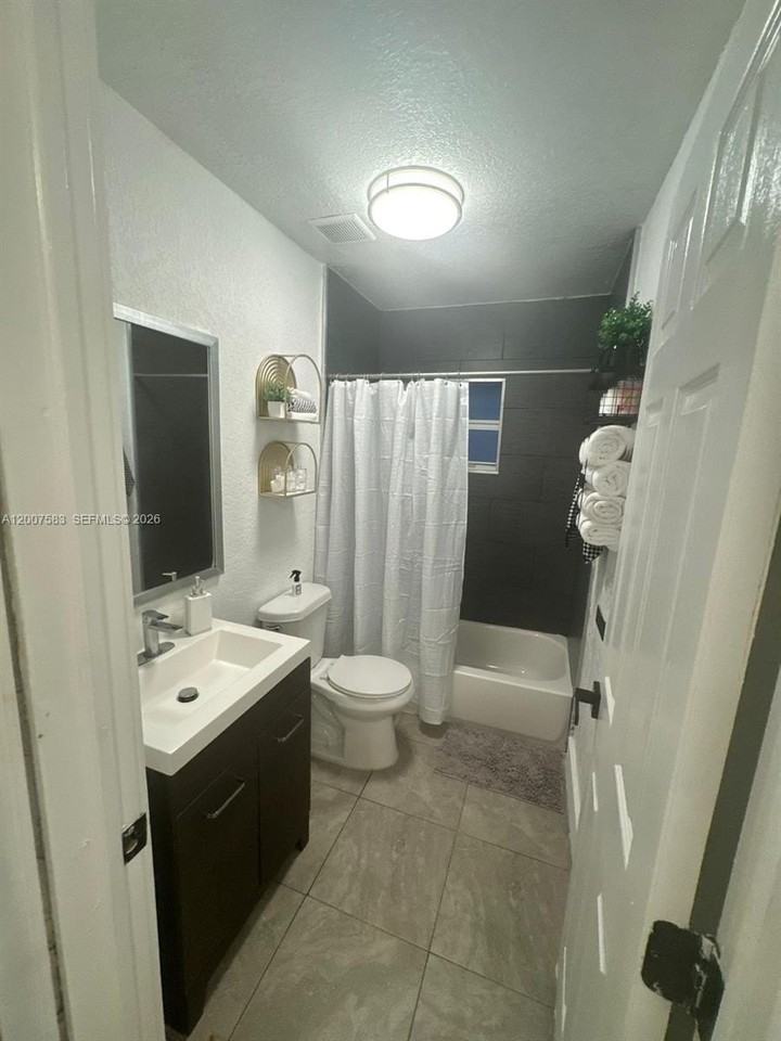 1865 Nw 45th St #1 - Photo 6 of 11