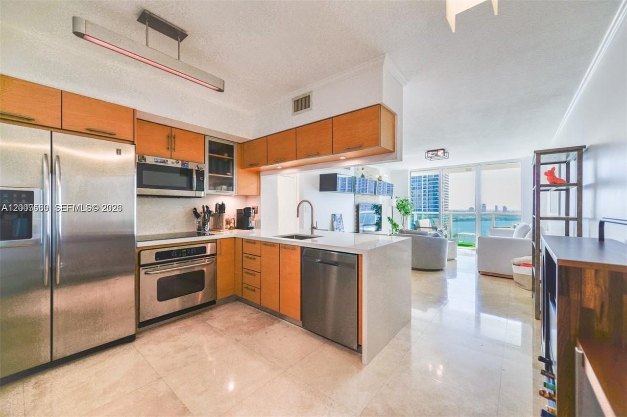 31 Se 5th St #3002