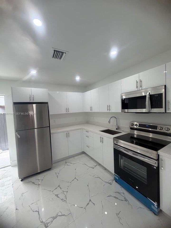 2431 Nw 23rd St #1 - Photo 2 of 17