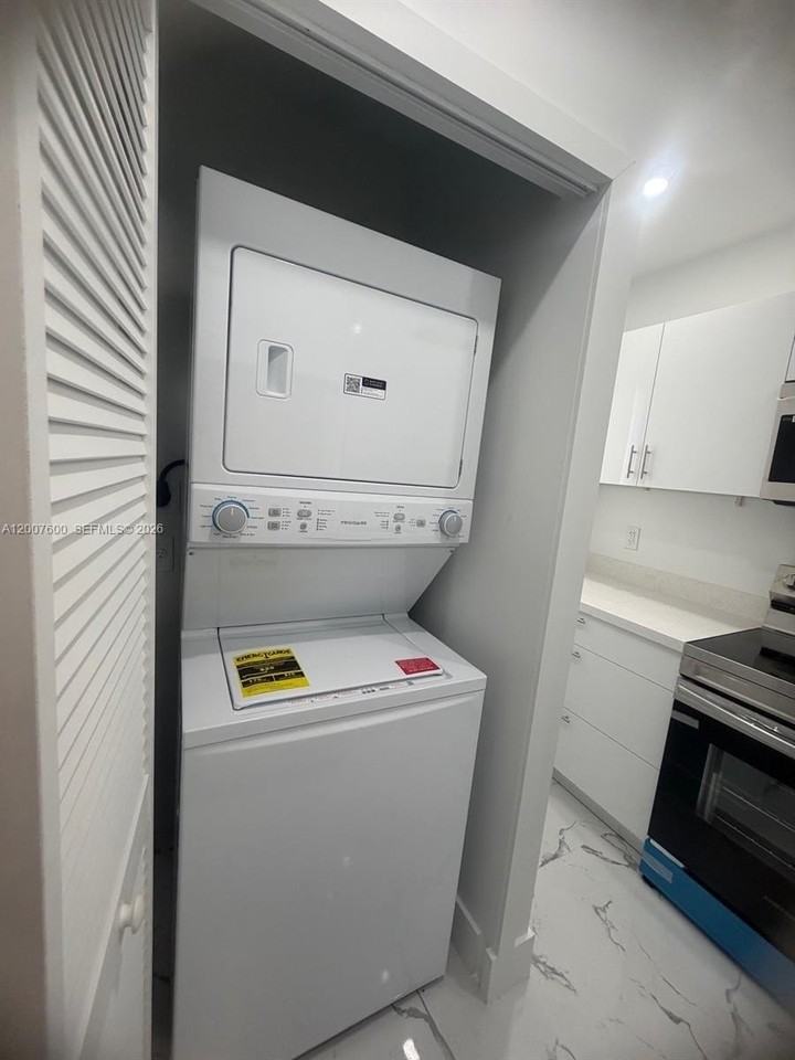 2431 Nw 23rd St #1 - Photo 3 of 17