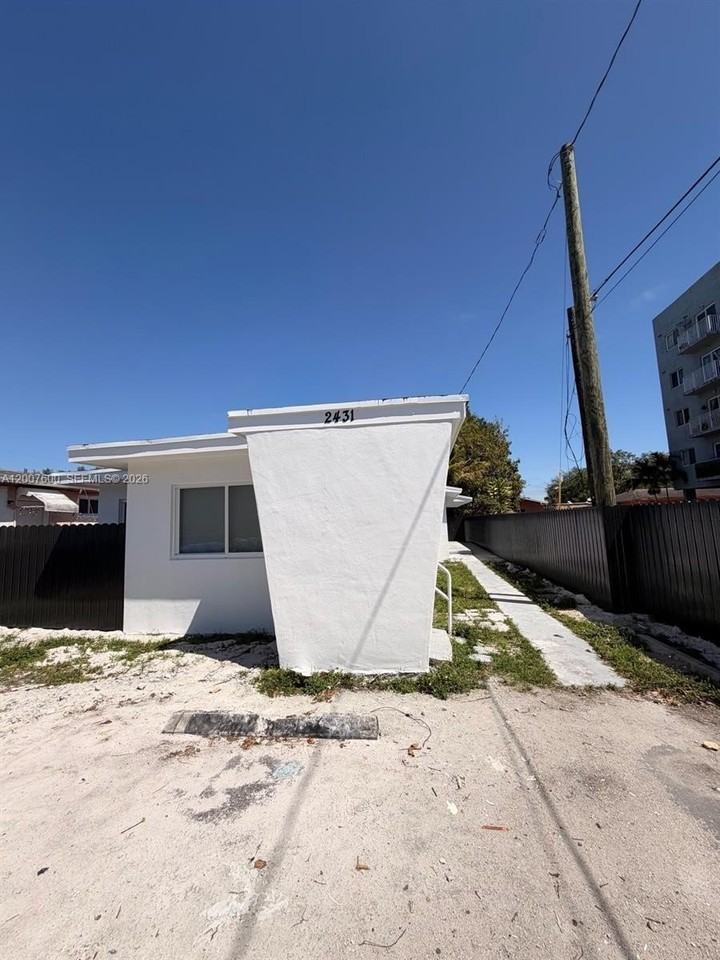 2431 Nw 23rd St #1 - Photo 4 of 17