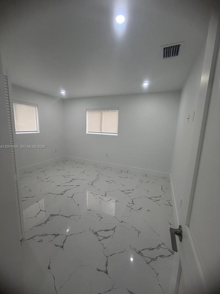 2431 Nw 23rd St #1 - Photo 5 of 17