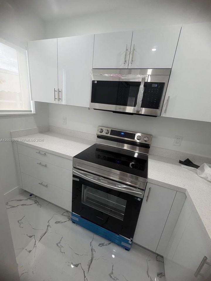 2431 Nw 23rd St #1 - Photo 7 of 17