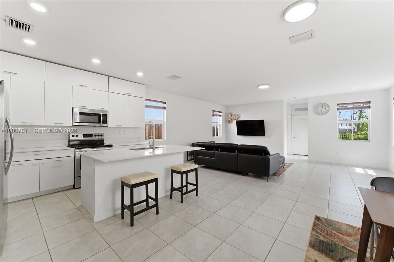 2284 Nw 130th St #0 - Photo 5 of 37