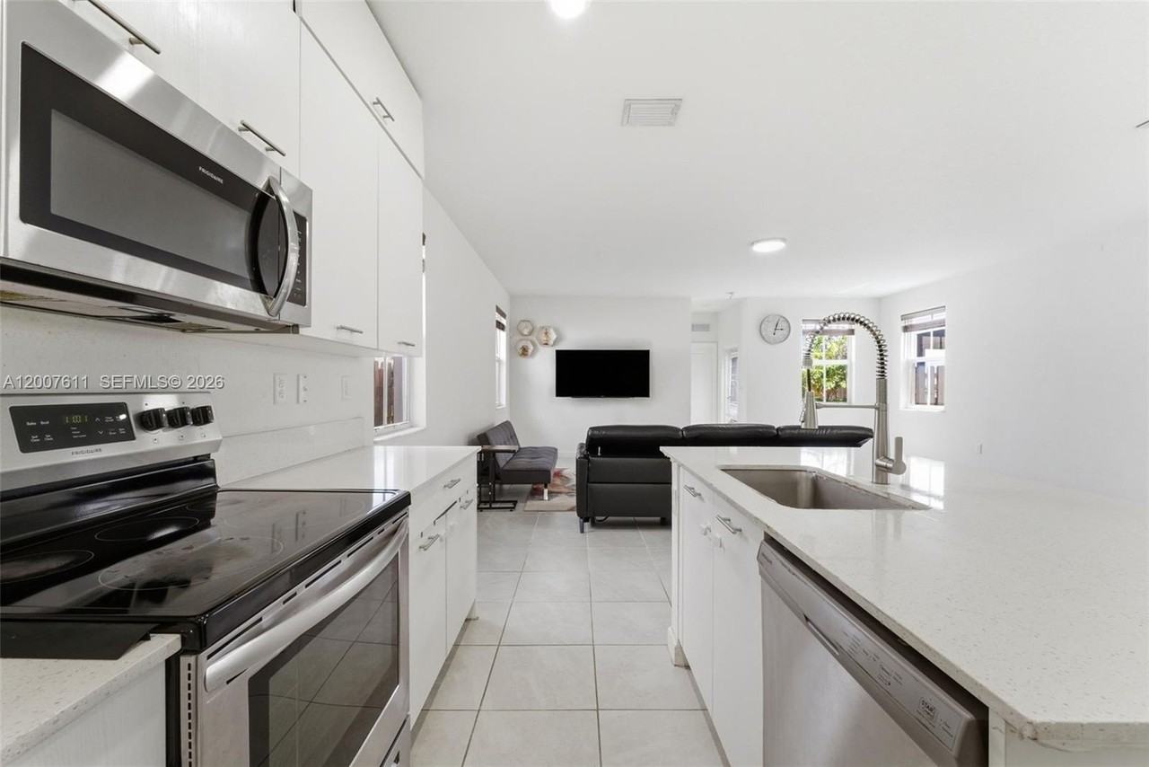 2284 Nw 130th St #0 - Photo 6 of 37