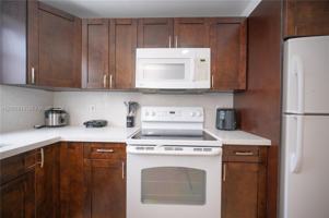 featured image of 500 Ne 26th St #2C
