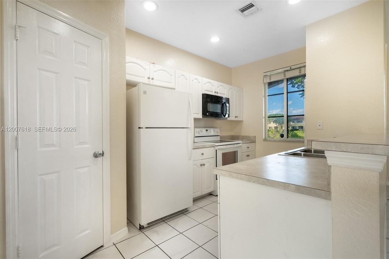 6051 Sw 19th Pl - Photo 4 of 42