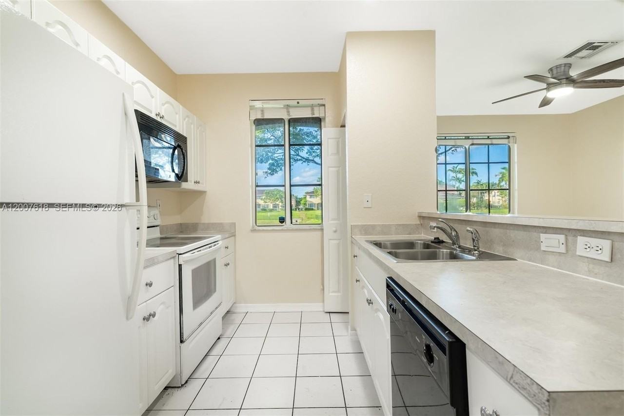 6051 Sw 19th Pl - Photo 5 of 42