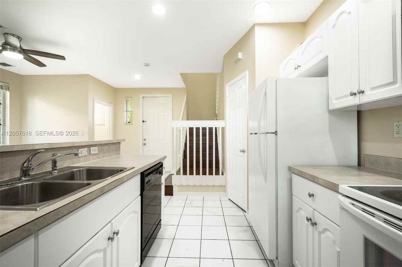 6051 Sw 19th Pl - Photo 6 of 42