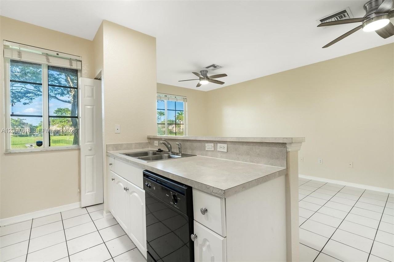 6051 Sw 19th Pl - Photo 7 of 42