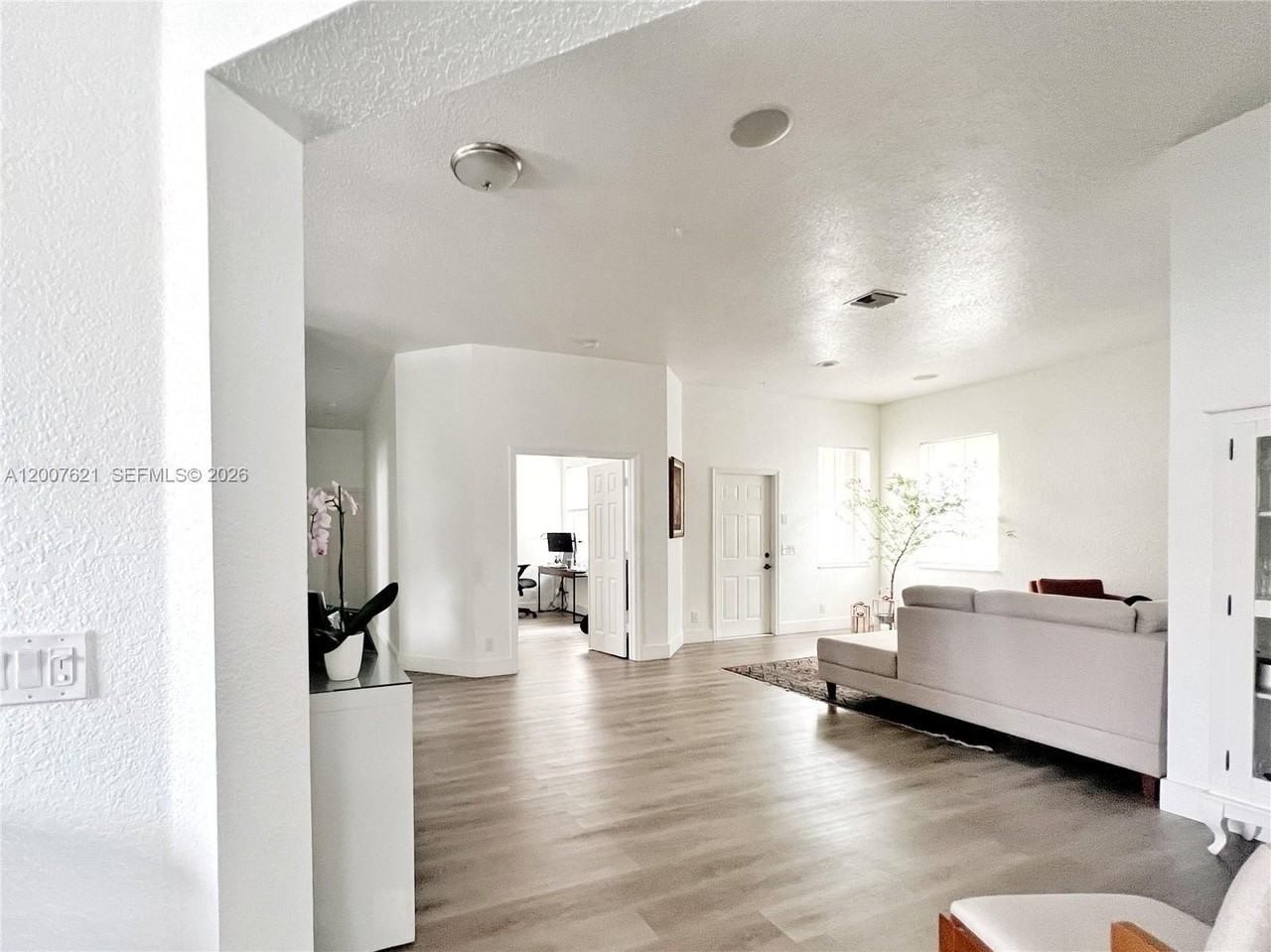 1901 Cedar Ct - Photo 3 of 18