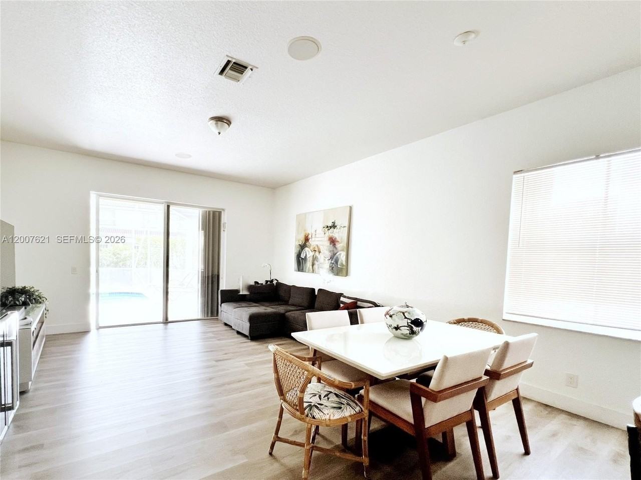 1901 Cedar Ct - Photo 4 of 18