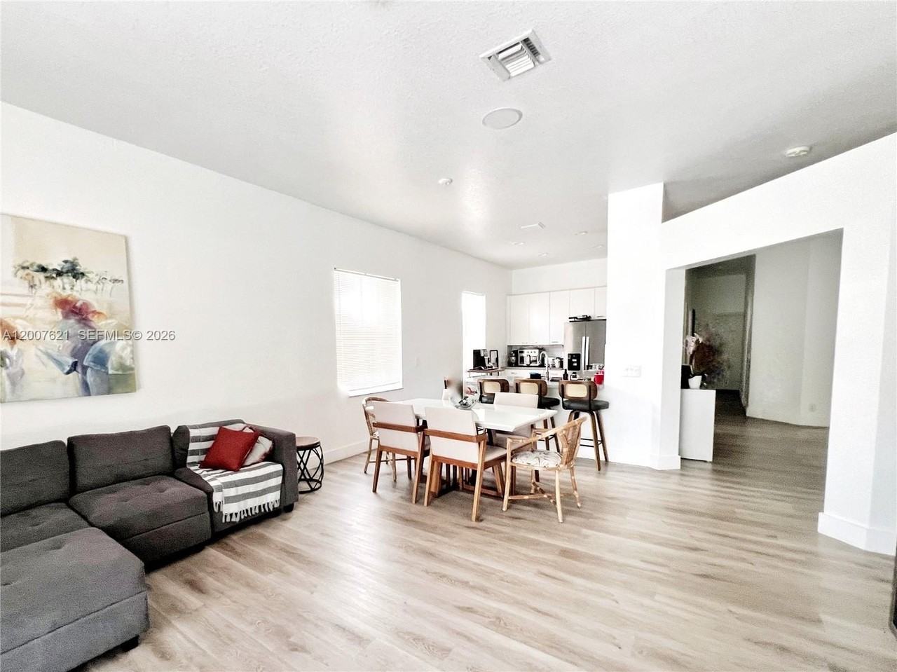 1901 Cedar Ct - Photo 5 of 18