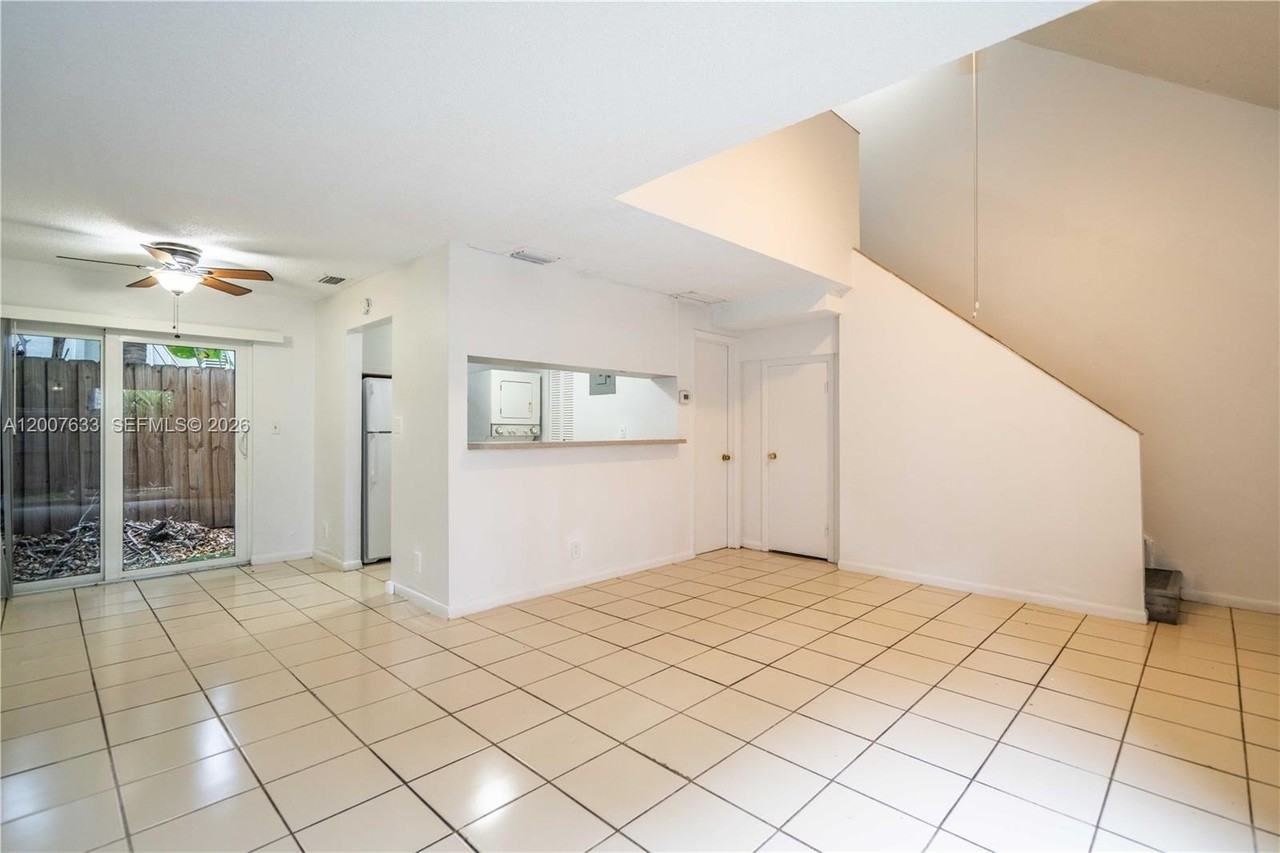 600 N Rio Vista Blvd #C - Photo 4 of 23