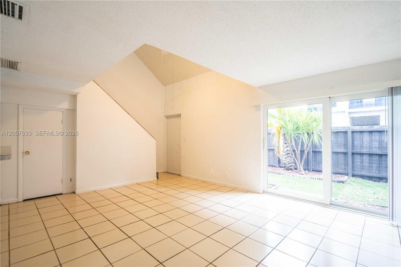 600 N Rio Vista Blvd #C - Photo 7 of 23