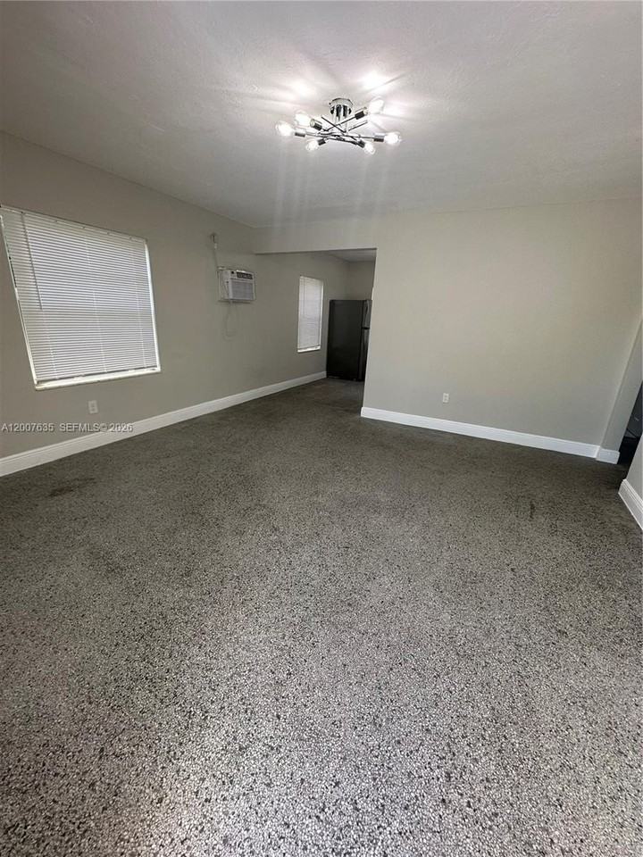 1140 Ne 1st Ave #1140 - Photo 3 of 10