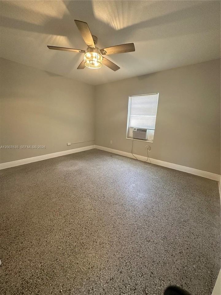 1140 Ne 1st Ave #1140 - Photo 5 of 10