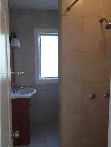 305 Ne 2nd Ave #NA - Photo 5 of 17