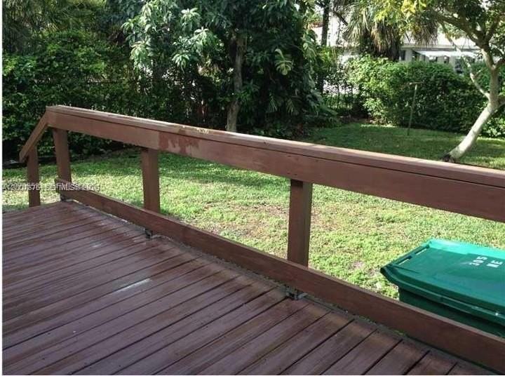 305 Ne 2nd Ave #NA - Photo 7 of 17