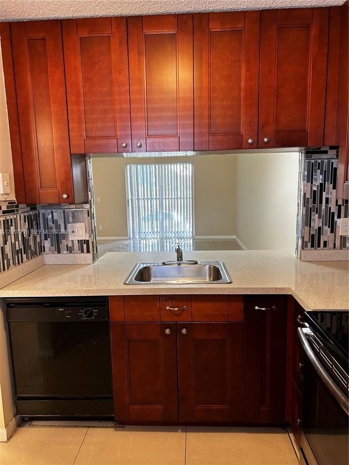 713 Nw 103rd Ter #203 - Photo 5 of 18
