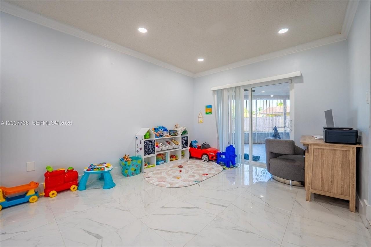 10750 Sw 173rd St - Photo 5 of 17