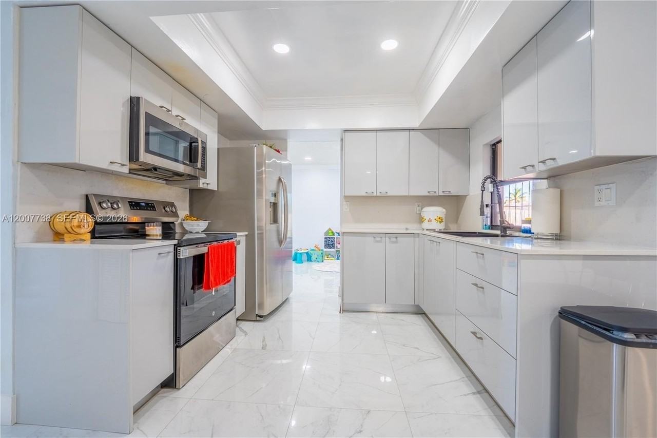 10750 Sw 173rd St - Photo 6 of 17