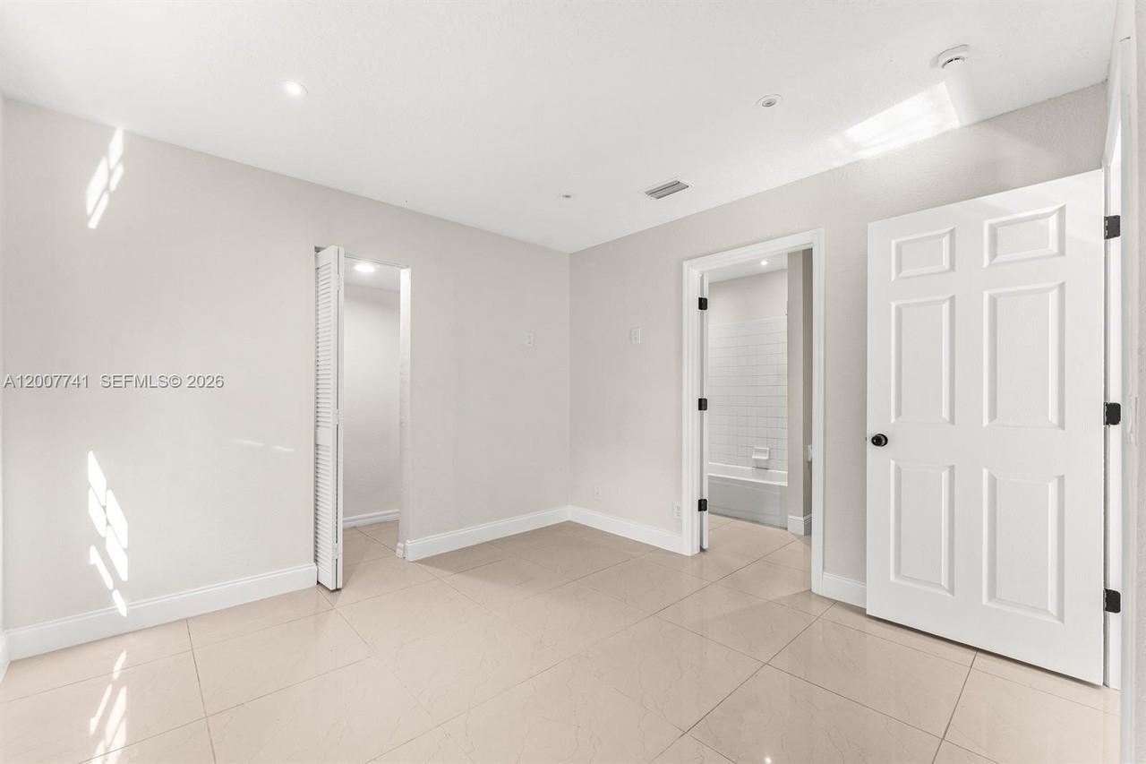 18055 W Sycamore Dr #1 - Photo 3 of 13