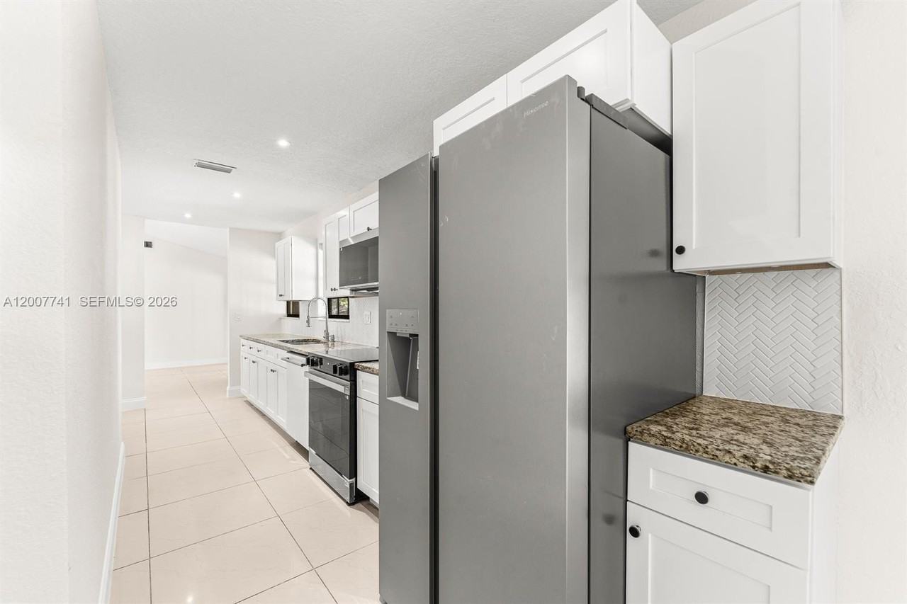 18055 W Sycamore Dr #1 - Photo 4 of 13