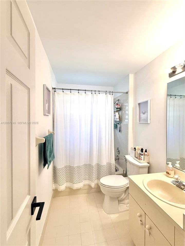 3221 Sw 173rd Ter #0 - Photo 6 of 40