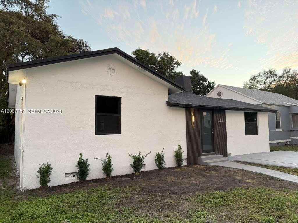 854 Nw 76th St - Photo 2 of 21