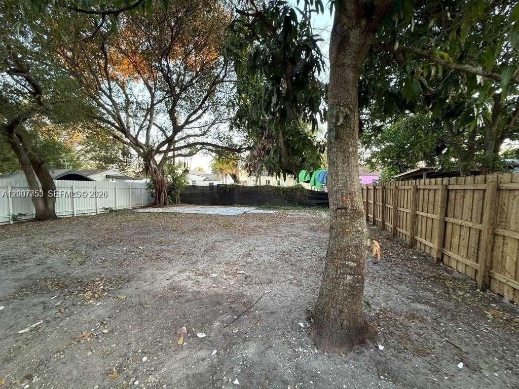 854 Nw 76th St - Photo 6 of 21