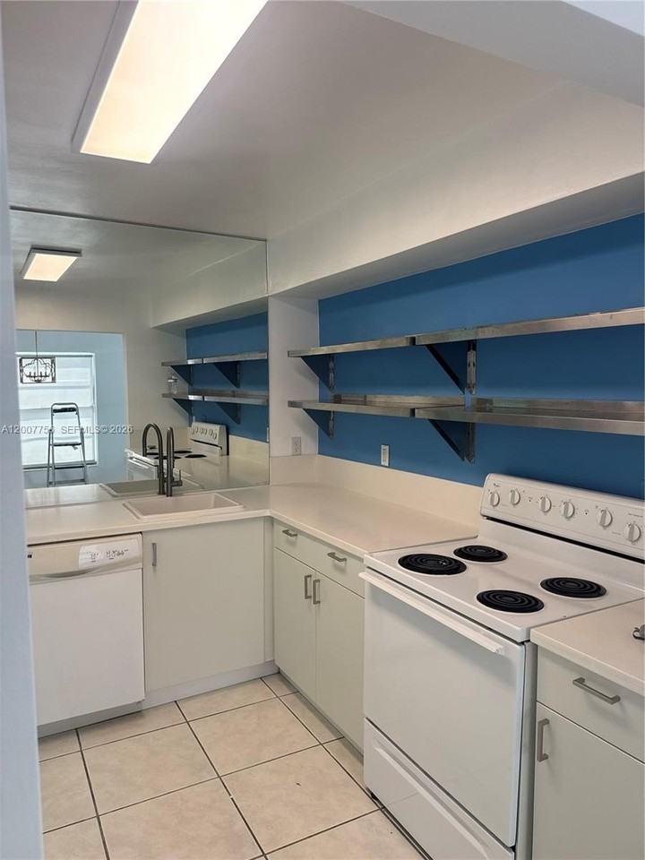 1441 Lincoln Rd #306 - Photo 3 of 18