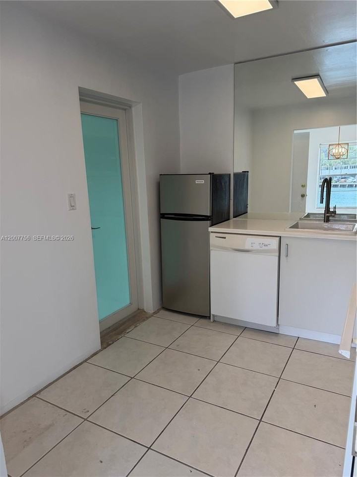 1441 Lincoln Rd #306 - Photo 5 of 18