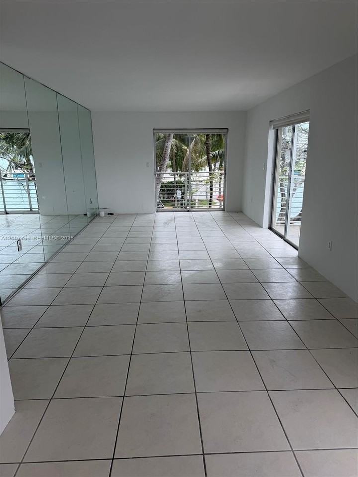 1441 Lincoln Rd #306 - Photo 6 of 18
