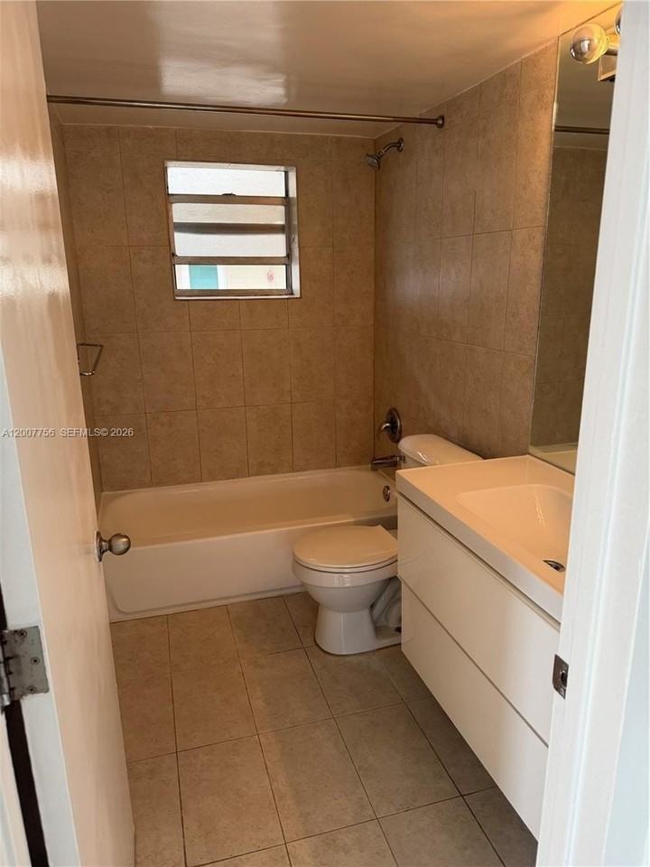 1441 Lincoln Rd #306 - Photo 7 of 18