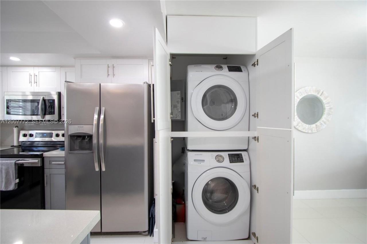 2117 Ne 123rd St - Photo 5 of 14