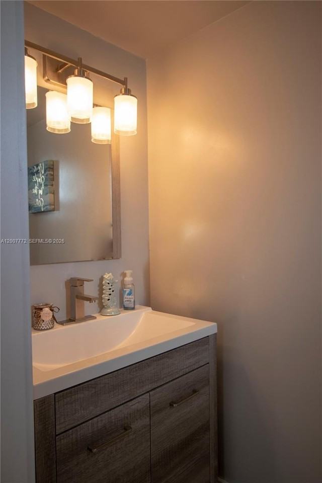 2117 Ne 123rd St - Photo 7 of 14