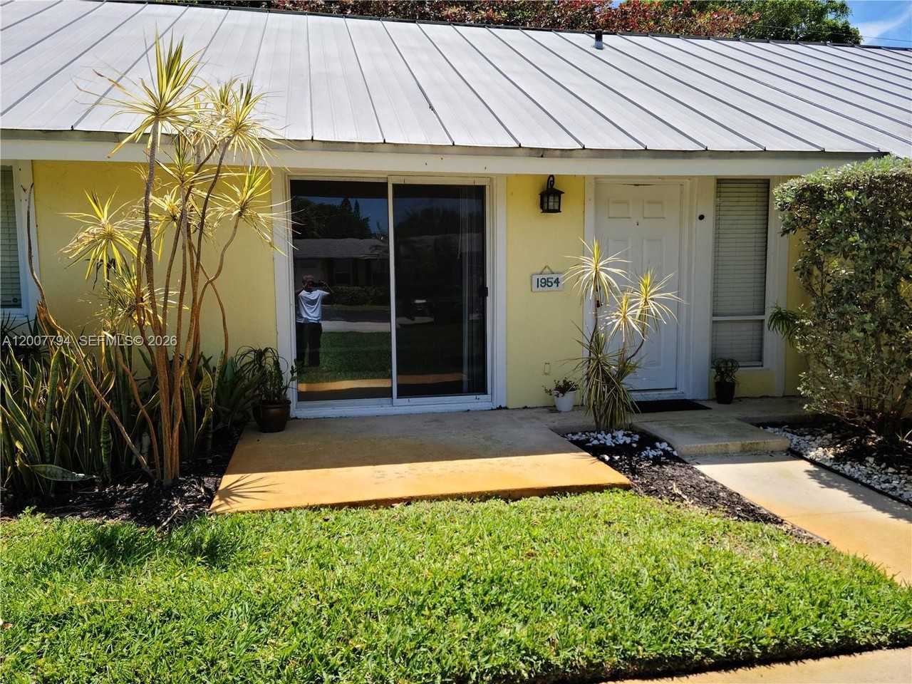 1954 Windsor Dr #1954