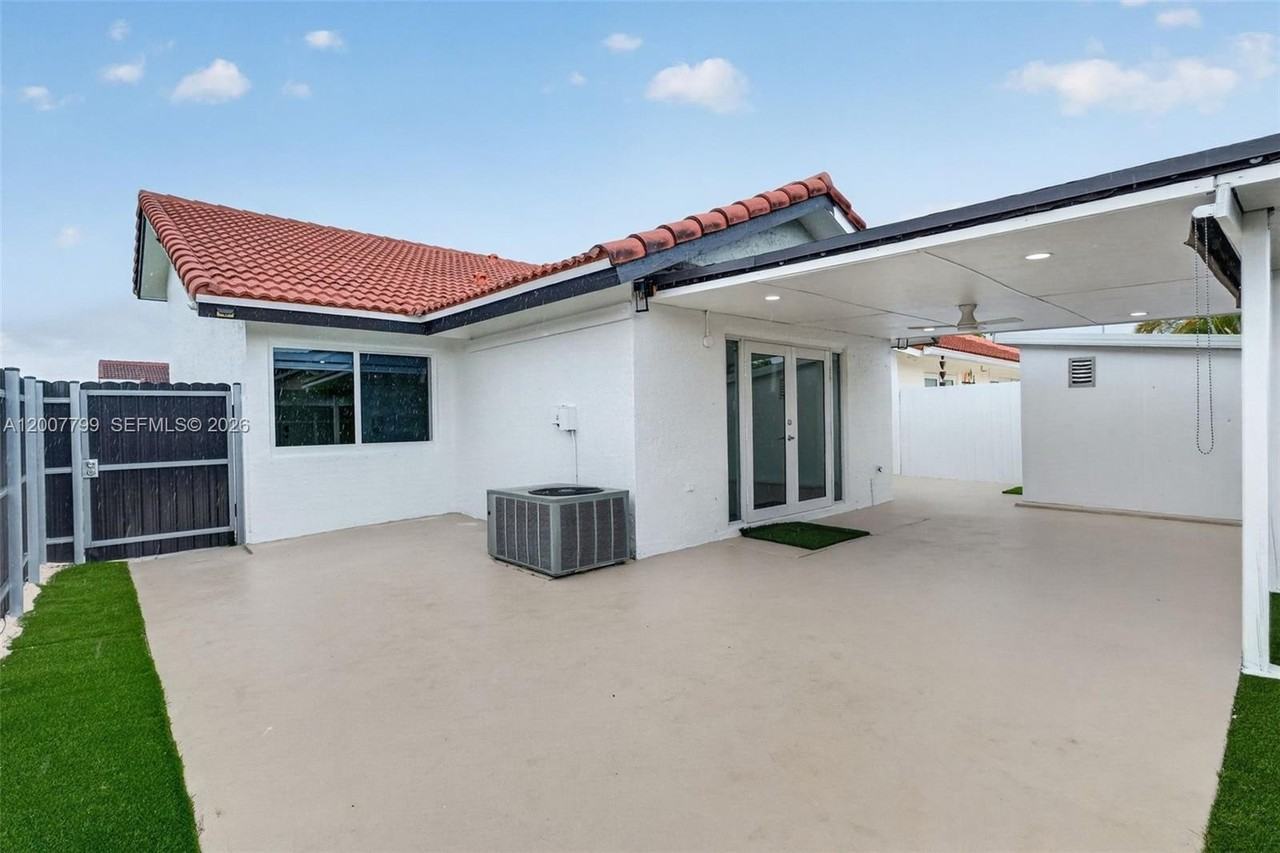 4530 Sw 143rd Pl - Photo 3 of 48