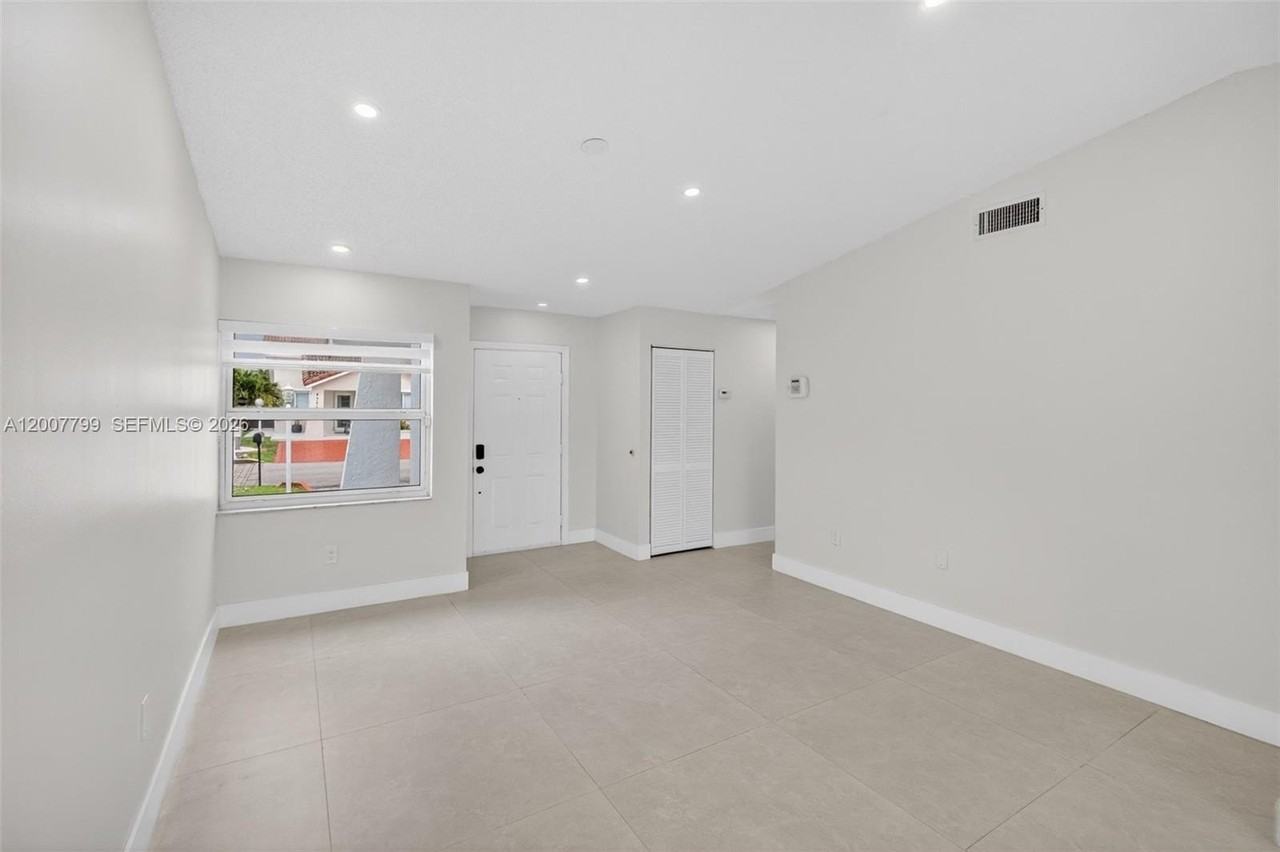 4530 Sw 143rd Pl - Photo 6 of 48