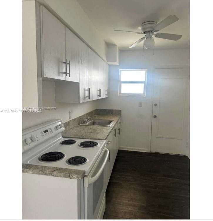 1931 Ne 168th St #3 - Photo 3 of 11