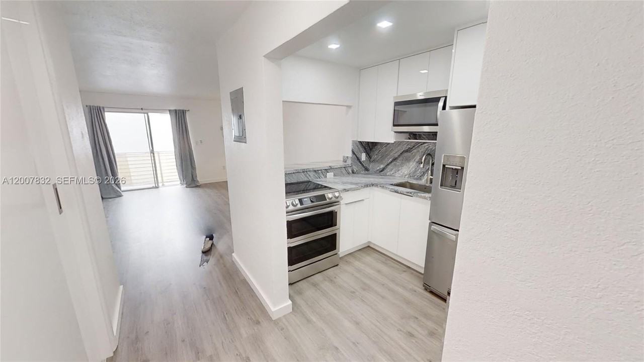 1441 Lincoln Rd #309 - Photo 4 of 21