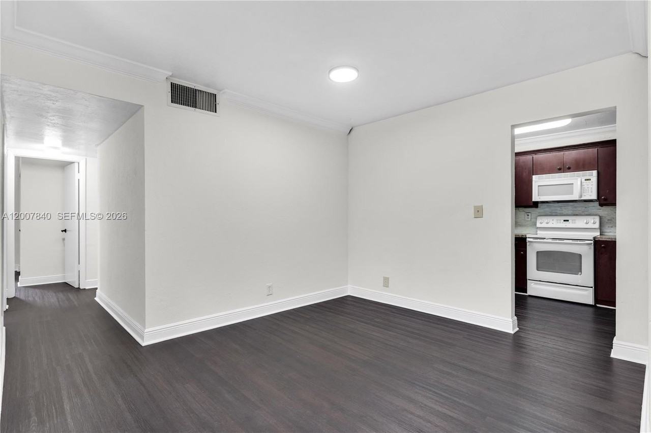 13715 Kendale Lakes Cir #A211 - Photo 4 of 30