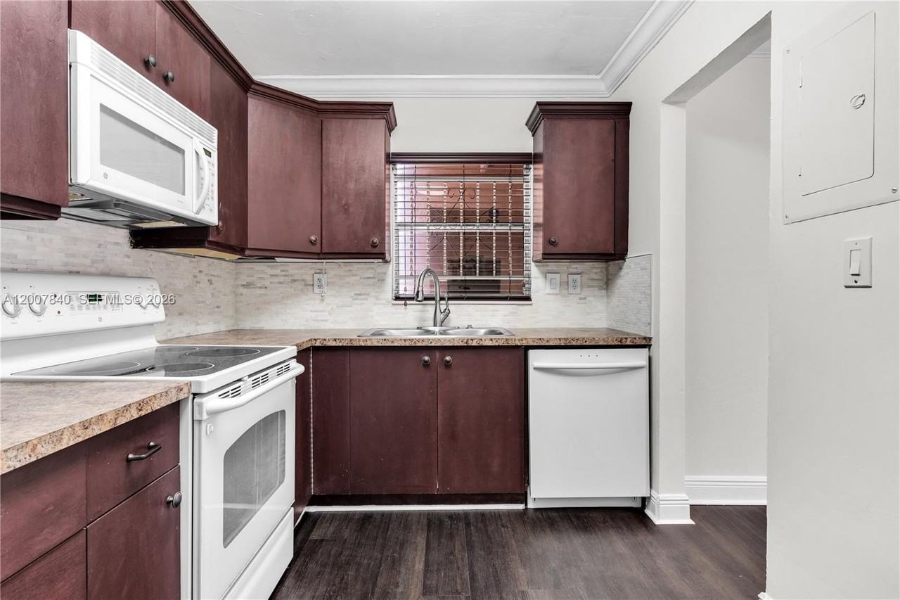 13715 Kendale Lakes Cir #A211 - Photo 5 of 30