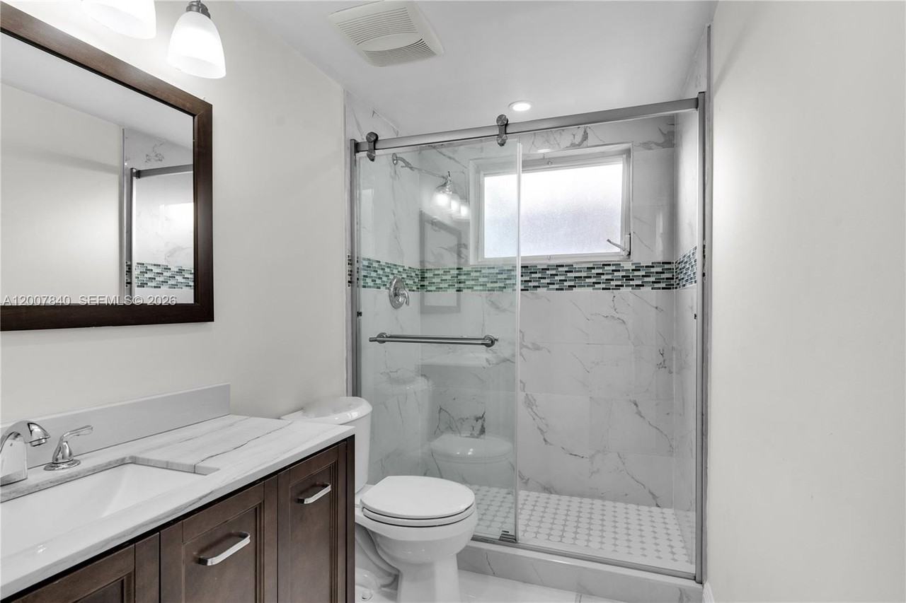 13715 Kendale Lakes Cir #A211 - Photo 7 of 30