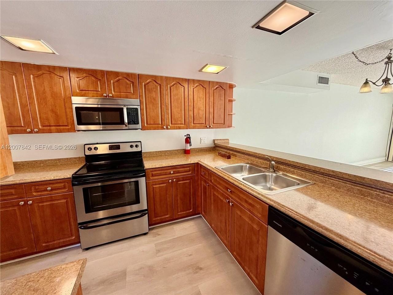 4403 Sw 70th Ter #4403 - Photo 4 of 23