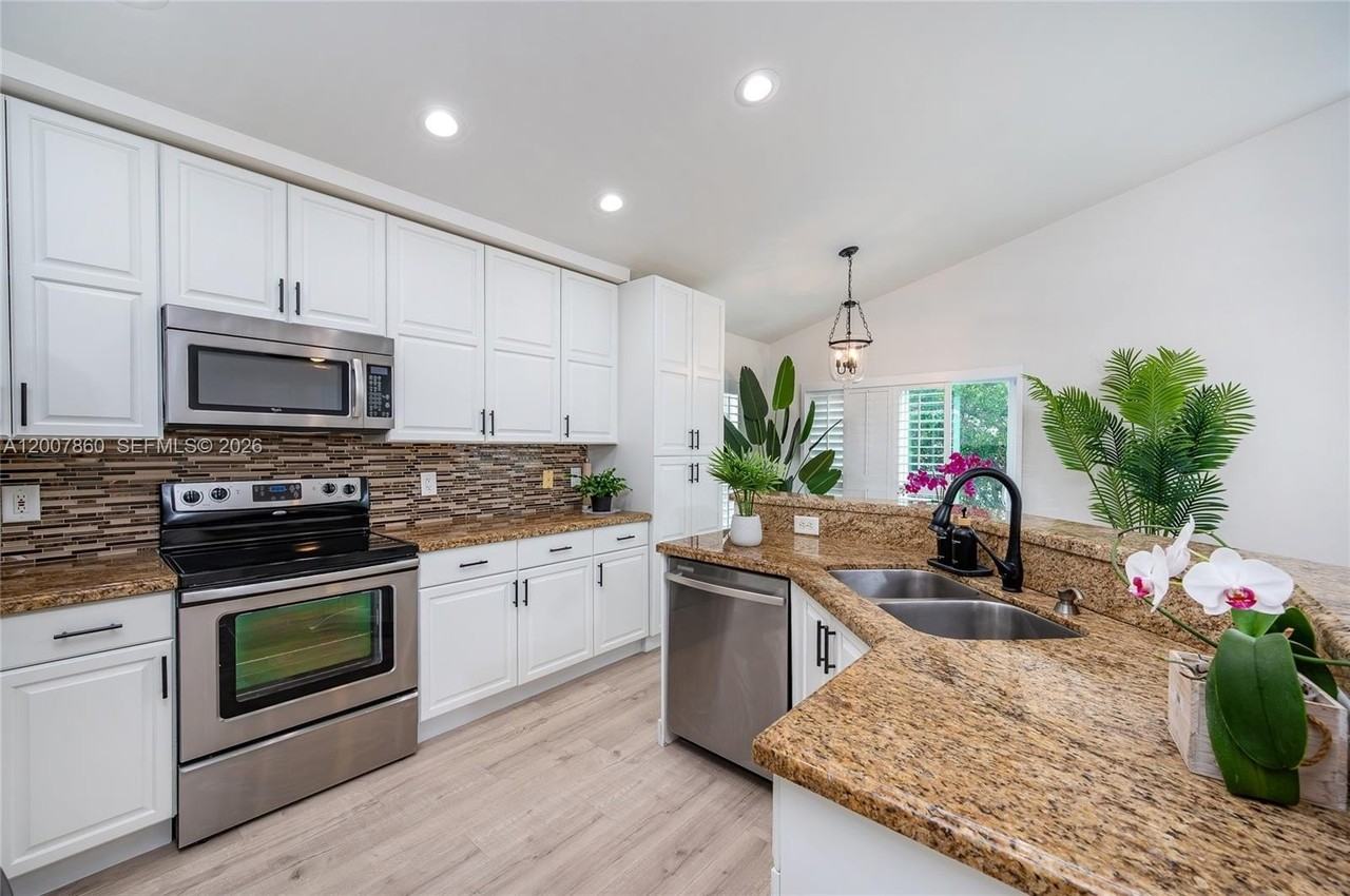 1381 Nw 144th Ave - Photo 7 of 50