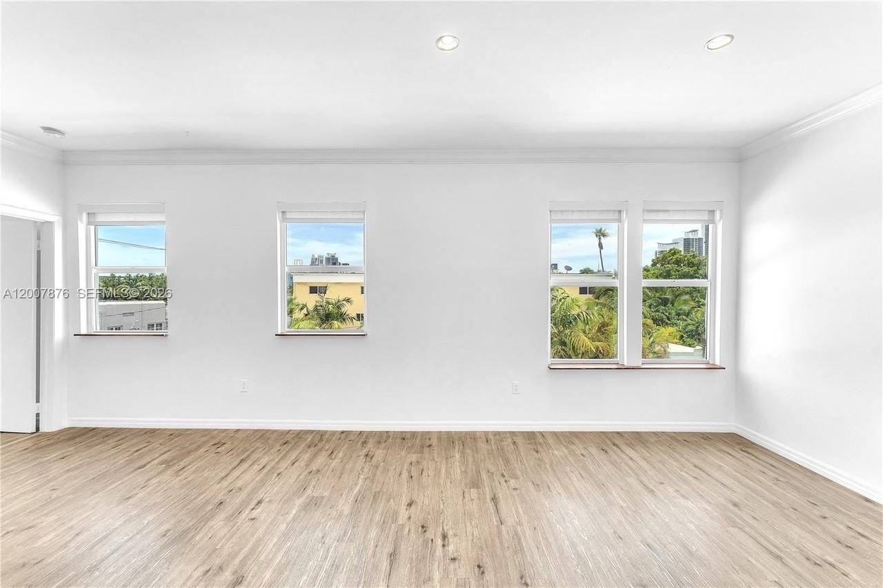 737 Jefferson Ave #305 - Photo 4 of 21