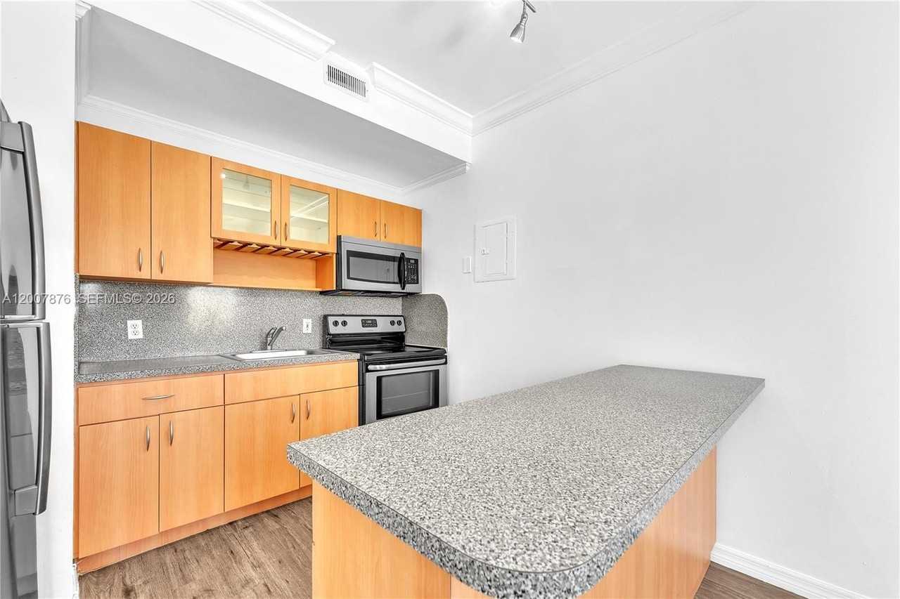 737 Jefferson Ave #305 - Photo 6 of 21